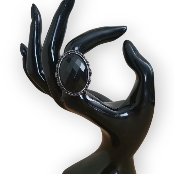 Vintage Black Fauceted Stone Gunmetal Silvertone Fat Band Cocktail Ring - Picture 3 of 9